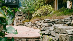 A stone staircase leading up to a building with a balcony. - River House Garden Rooms -  a house that sleeps 2 guests  in 1 bedroom (Aviemore)