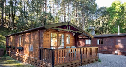 Twa Hoots Lodge - a lodge that sleeps 4 guests in 2 bedrooms