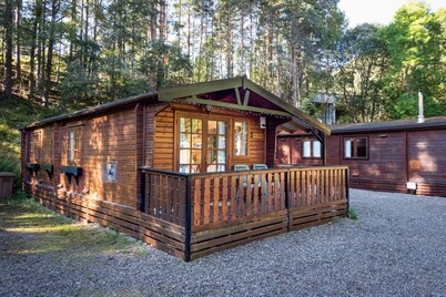 Twa Hoots Lodge - a lodge that sleeps 4 guests in 2 bedrooms