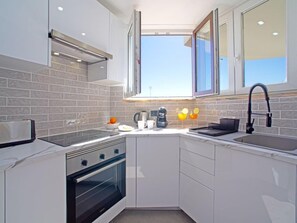 Fridge, microwave, oven, cookware/dishes/utensils