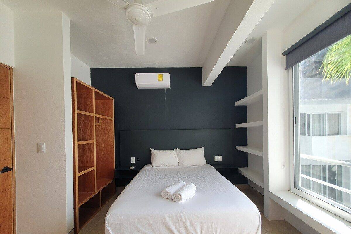 Family Apartment, 3 Bedrooms | WiFi (free), individually furnished, bed sheets