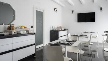 Tägliches inbegriffenes kontinentales Frühstück