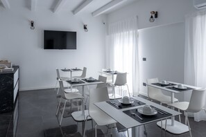 Free daily continental breakfast  - Domea Superior Rooms (Reggio Calabria)