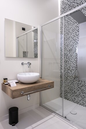 Room 3 | Bathroom