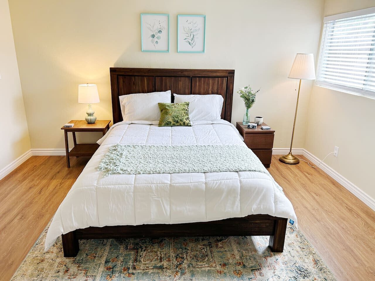 Iron/ironing board, WiFi, bed sheets