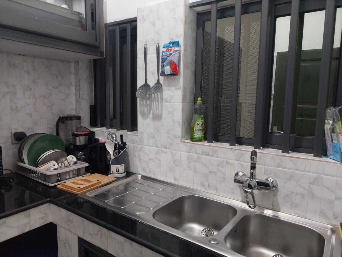 冷蔵庫、電子レンジ、オーブン、コーヒー / ティーメーカー