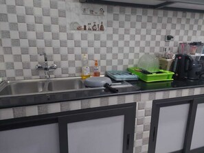 雪櫃、微波爐、焗爐、咖啡機/沖茶器