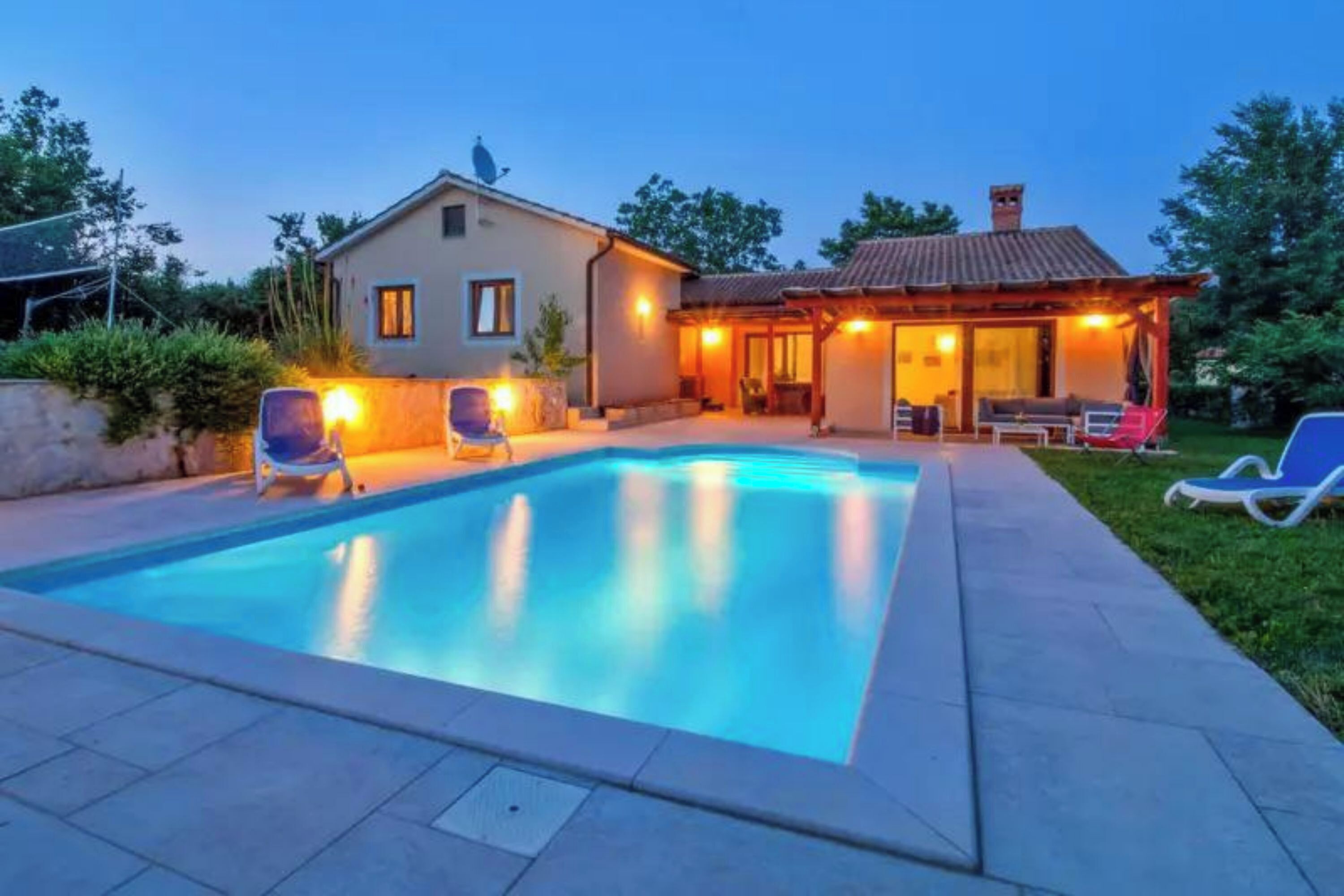 Seasonal outdoor pool