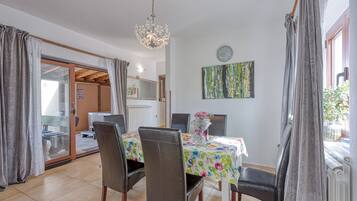 Family House, Multiple Bedrooms, 2 Bathrooms (Villa Simac With Pool and Whirlpool) | Dining