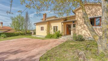 Familienhaus, 3 Schlafzimmer, 2 Bäder (Villa Simac With Pool and Whirlpool) | Aussenbereich