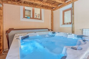 Indoor spa tub
