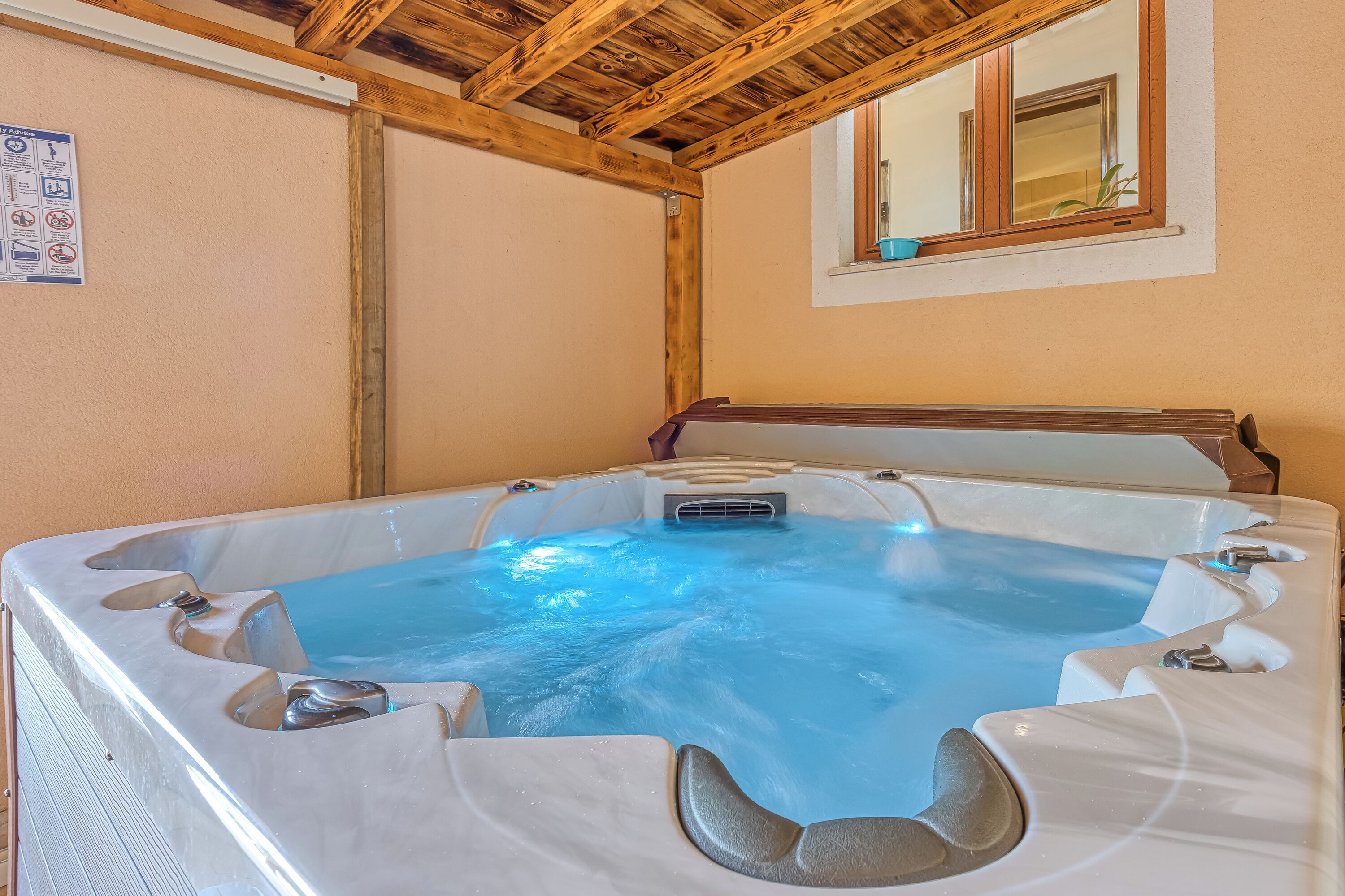Family House, 3 Bedrooms, 2 Bathrooms (Villa Simac With Pool and Whirlpool) | Interior