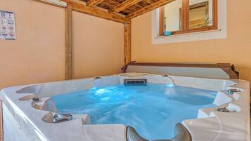 Family House, 3 Bedrooms, 2 Bathrooms (Villa Simac With Pool and Whirlpool) | Interior