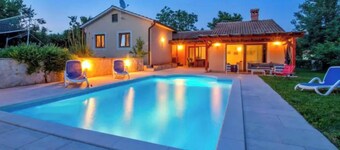 Villa Simac With Pool and Whirlpool