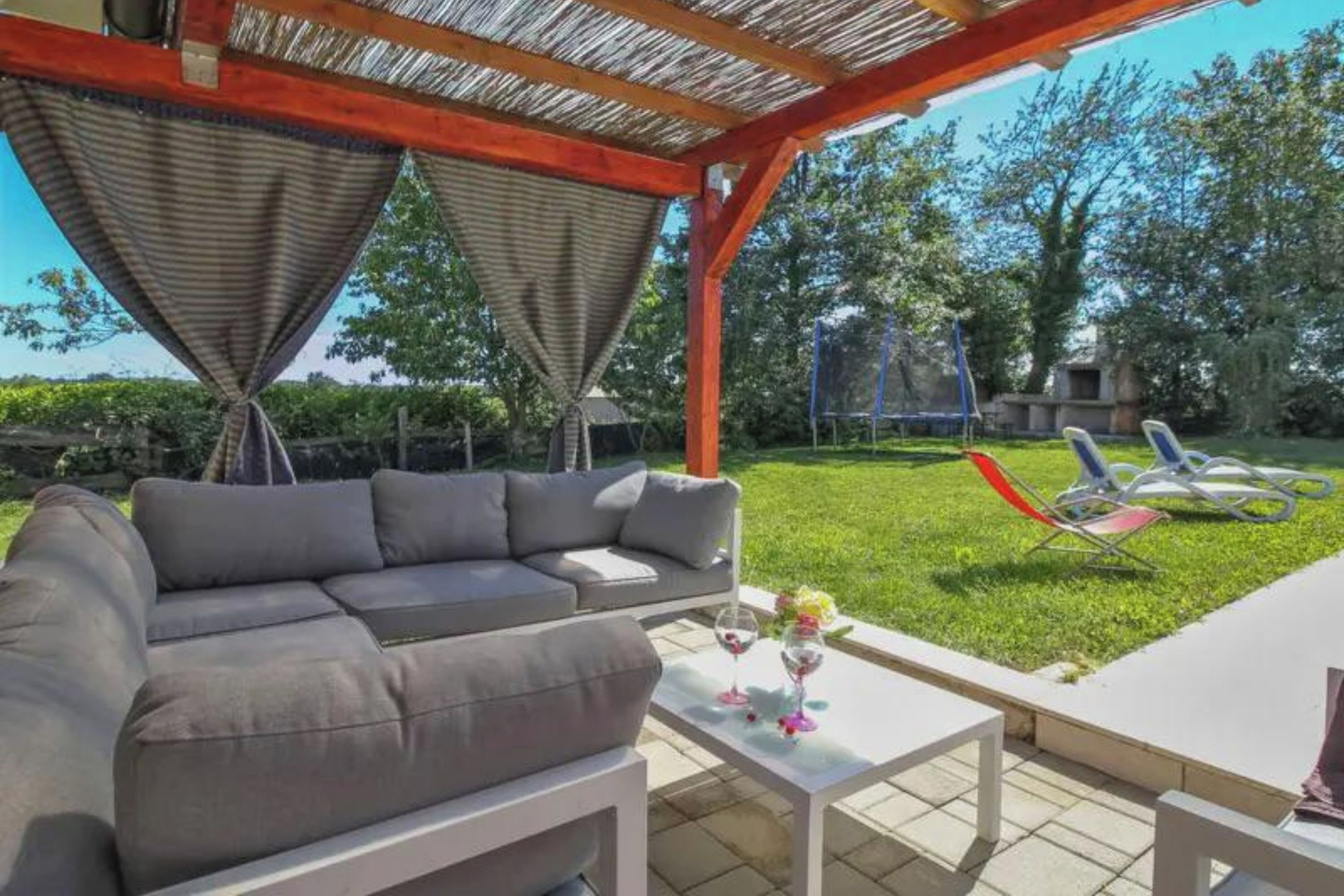 Familienhaus, Mehrere Schlafzimmer, 2 Bäder (Villa Simac With Pool and Whirlpool) | Terrasse/Patio