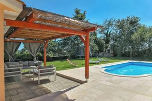Piscina externa sazonal