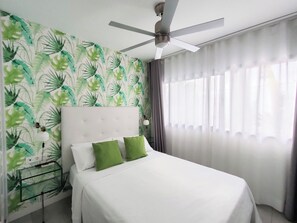 1 makuuhuone, tallelokero huoneessa, silitysrauta/-lauta