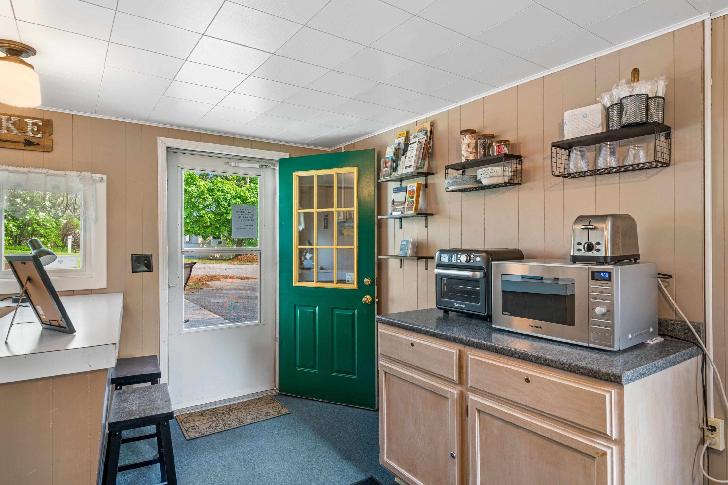 Lake Charlevoix Roadside Motel | 2 Bed Suite