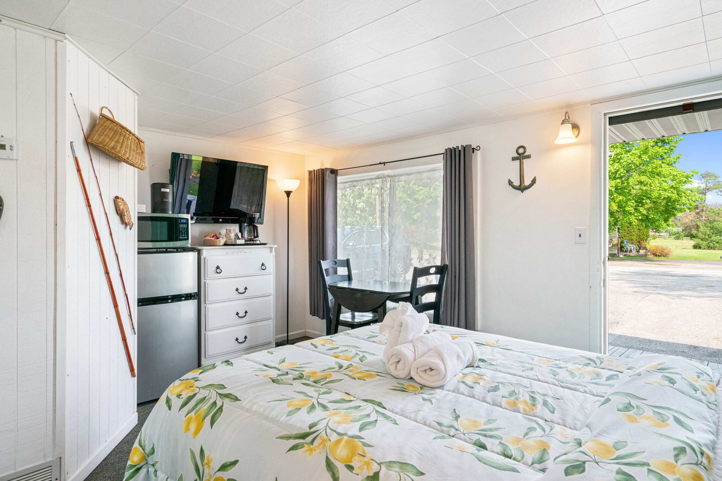 Lake Charlevoix Roadside Motel | 2 Bed Suite