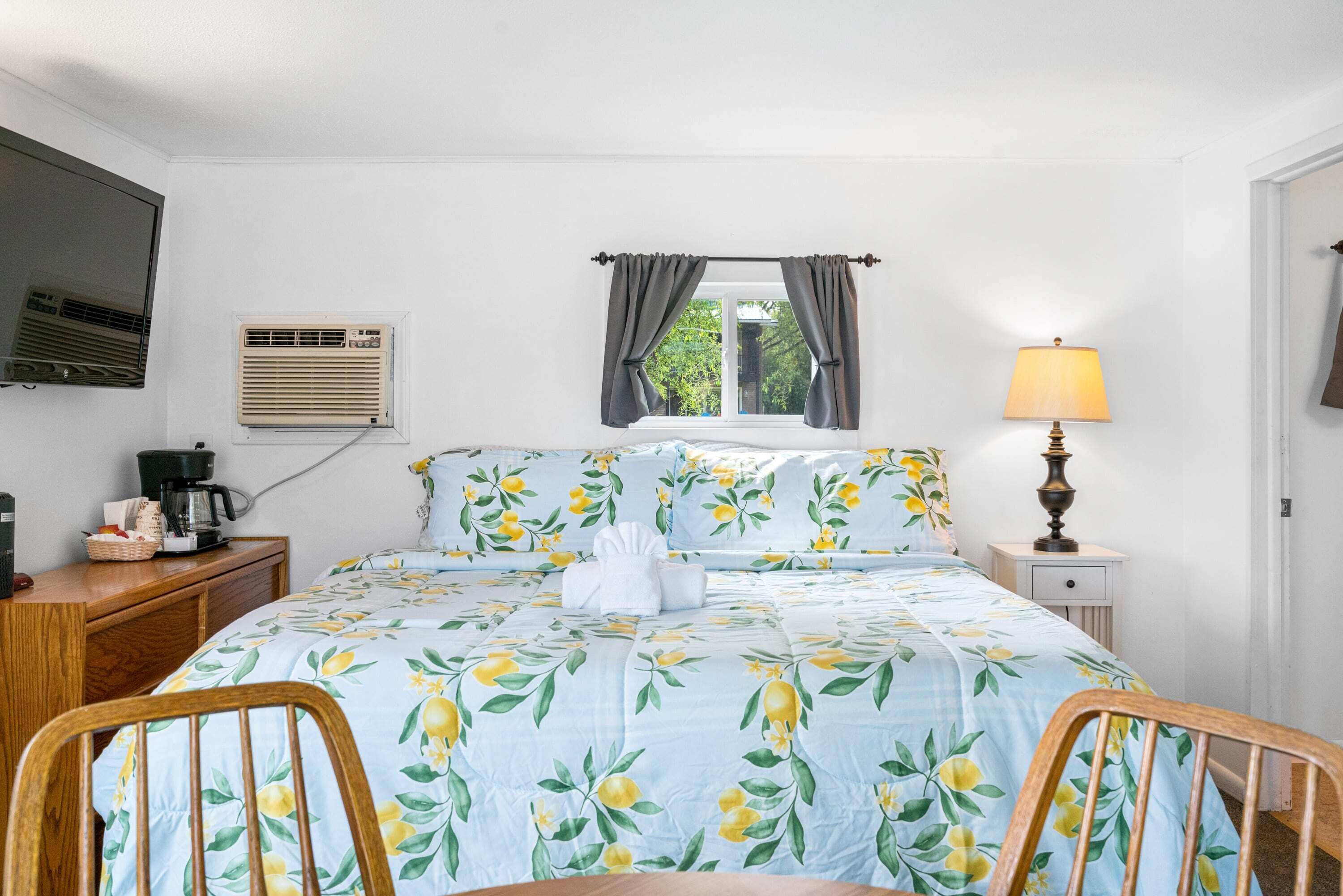 Lake Charlevoix Roadside Motel | Family Suite