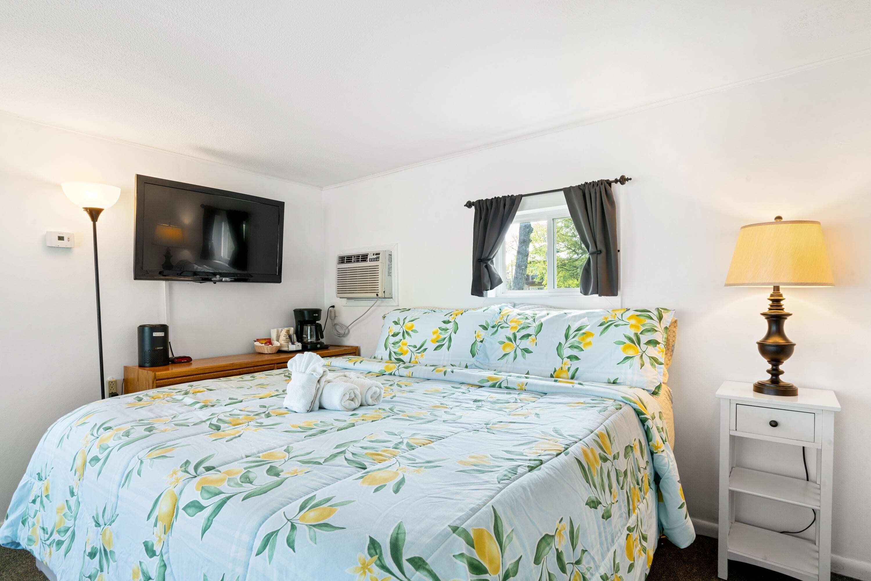 Lake Charlevoix Roadside Motel | Family Suite