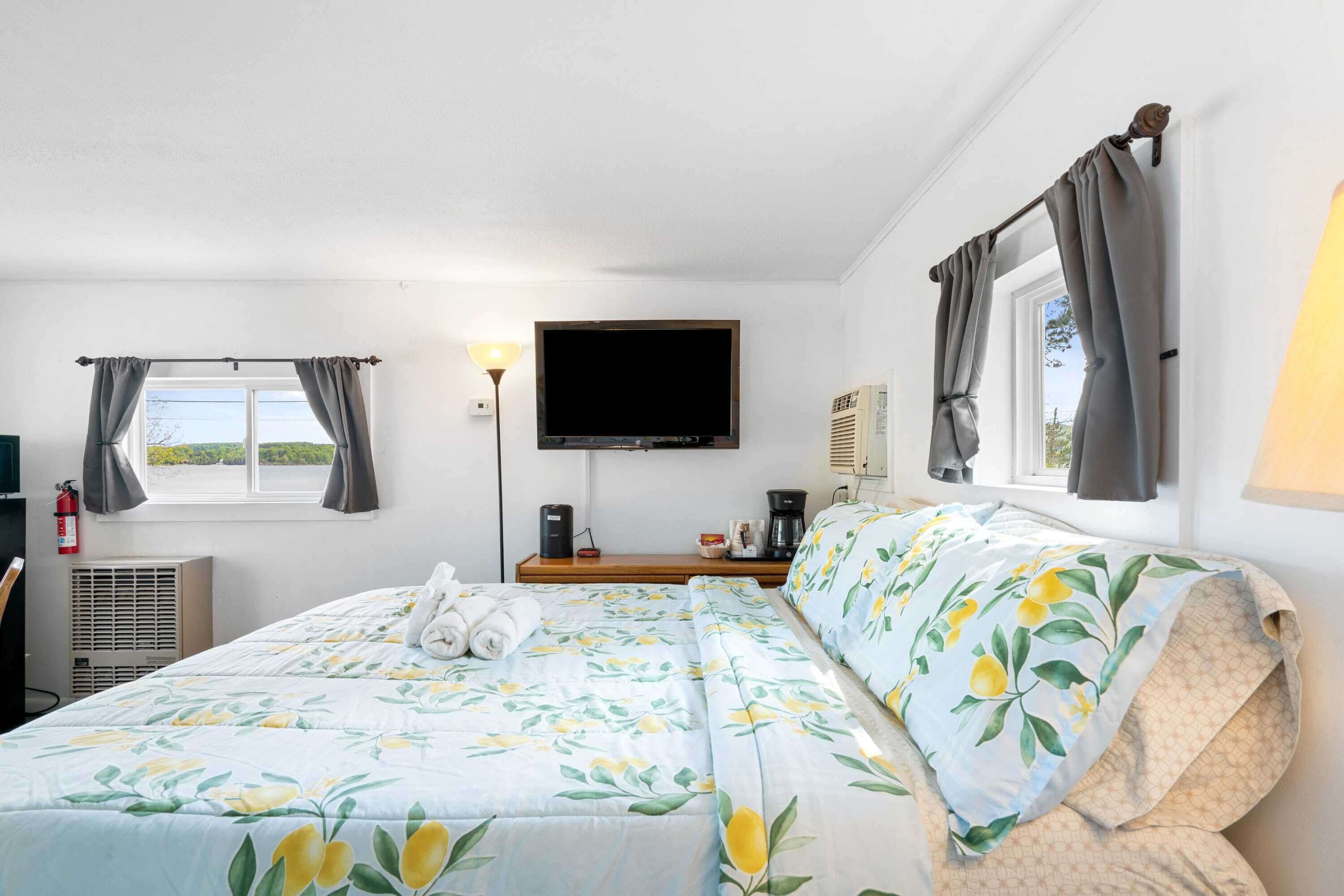 Lake Charlevoix Roadside Motel | Family Suite