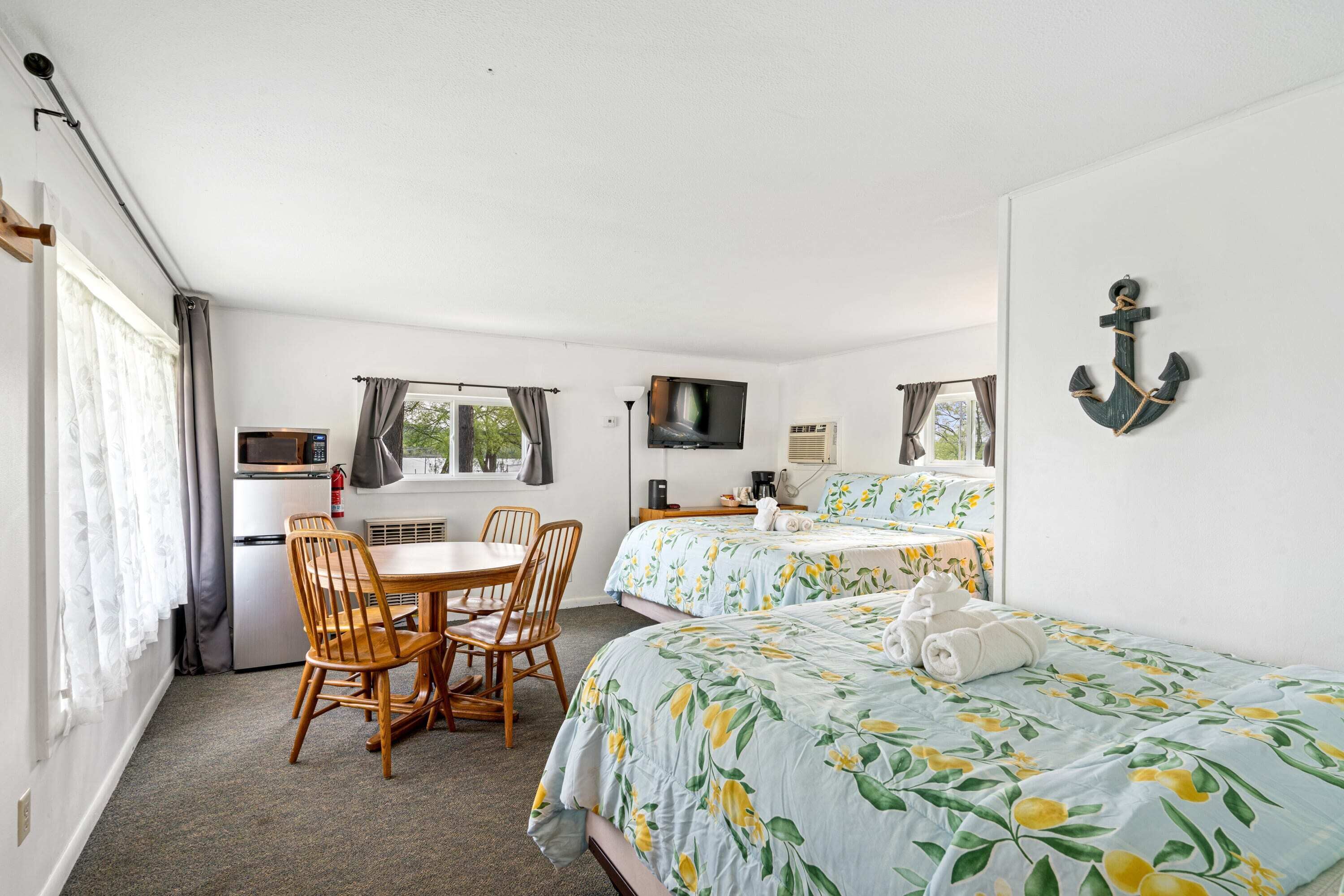 Lake Charlevoix Roadside Motel | Family Suite