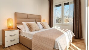6 quartos, ferros/tábuas de passar roupa, Wi-Fi, roupa de cama