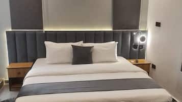 Deluxe Apartment | 3 bedrooms, individually decorated, individually furnished, desk