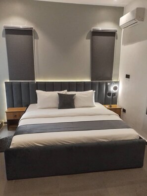 Deluxe-Apartment | Individuell dekoriert, individuell eingerichtet, Schreibtisch
