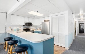 Fridge, microwave, oven, stovetop - Ocean Block 2 BR 2 BA Ocean Block Unit W/Pool (Ocean City)