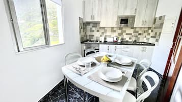 Fridge, microwave, oven, coffee/tea maker