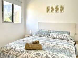 5 bedrooms, iron/ironing board, travel crib, free WiFi - Ca' Yaya - Big House w/Terraces + Rooftop & Views (Hermigua)