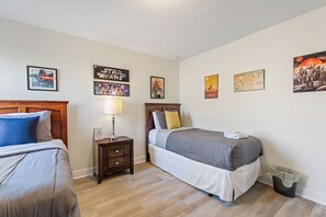 别墅, 6 间卧室 | 6 多间卧室、办公桌、笔记本电脑工作区、熨斗/熨衣板