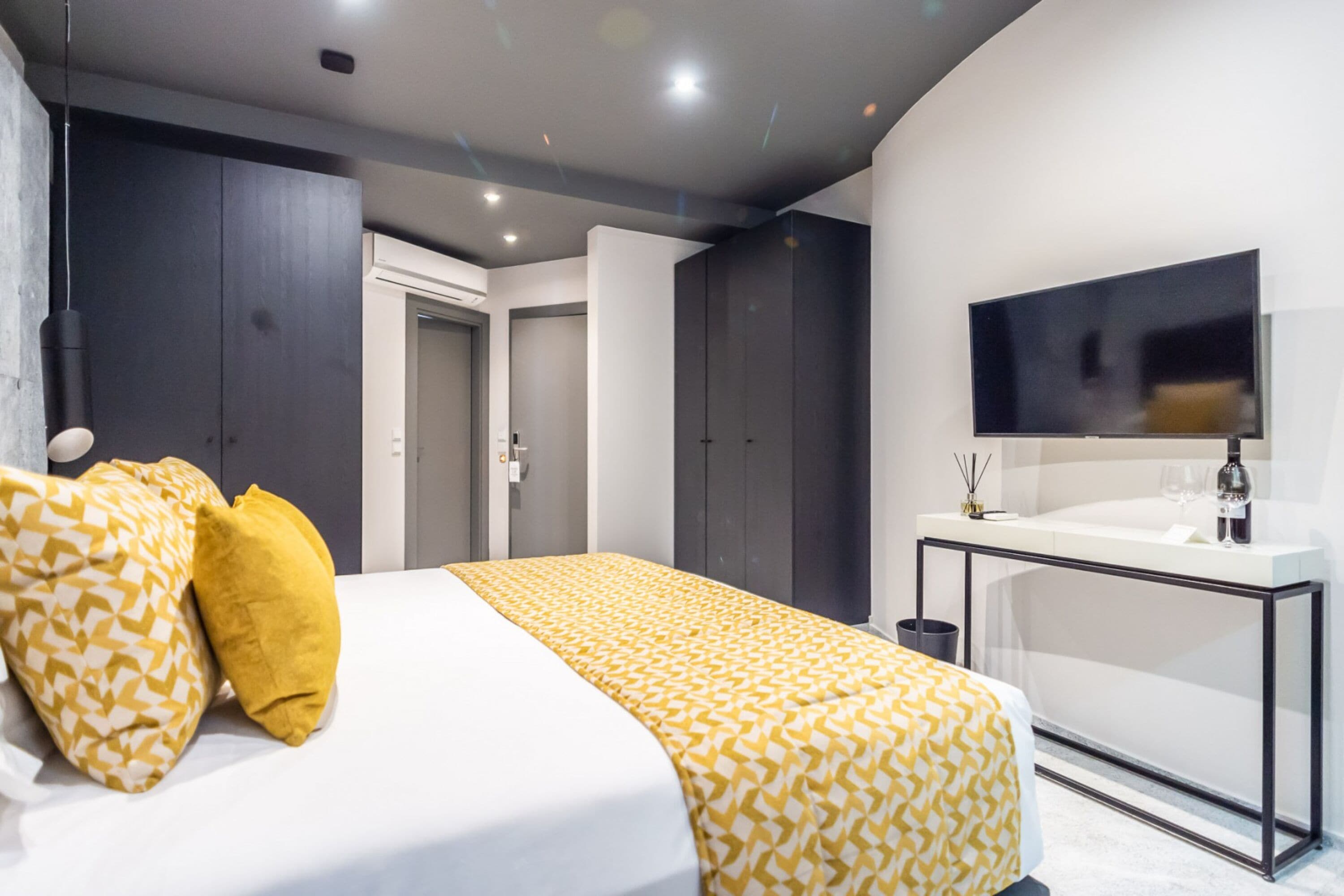 Deluxe Double Room by 33Solonos Suites