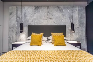 1 bedroom, travel cot, free WiFi, bed sheets - Deluxe Double Room by 33Solonos Suites (Athina)