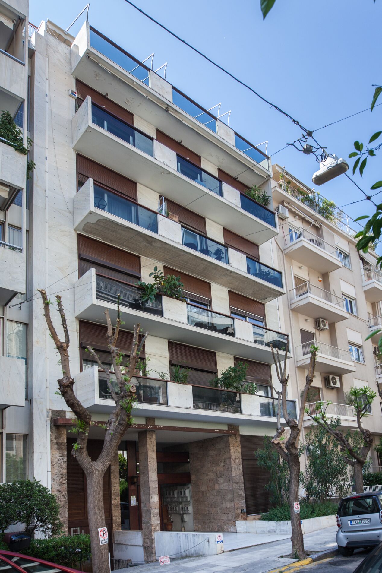 Vista frontal de la propiedad