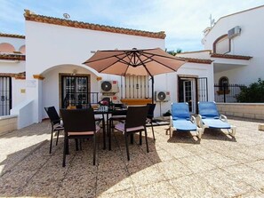 Outdoor dining - 3 Bed Townhouse Overlooking Com Pool LD314 (Orihuela)