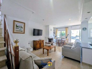 TV - 3 Bed Townhouse Overlooking Com Pool LD314 (Orihuela)