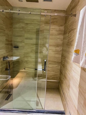 Superior Studio | Bathroom