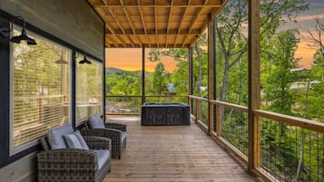 Cabin, 5 Bedrooms | Outdoor spa tub
