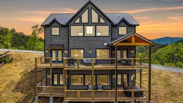 Cabin, 5 Bedrooms | Exterior