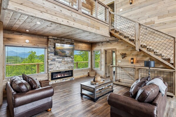 キャビン 5 ベッドルーム | リビング エリア | スマートテレビ