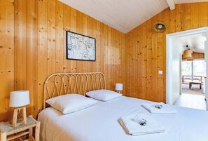 2 chambres, fer et planche à repasser, lit parapluie, Wi-Fi gratuit