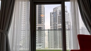 Apartment - Elegant 2 BHK Paramount Tower City View (Dubai)