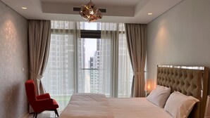 Apartment - Elegant 2 BHK Paramount Tower City View (Dubai)