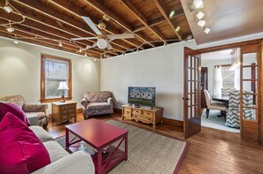 薄型テレビ、暖炉