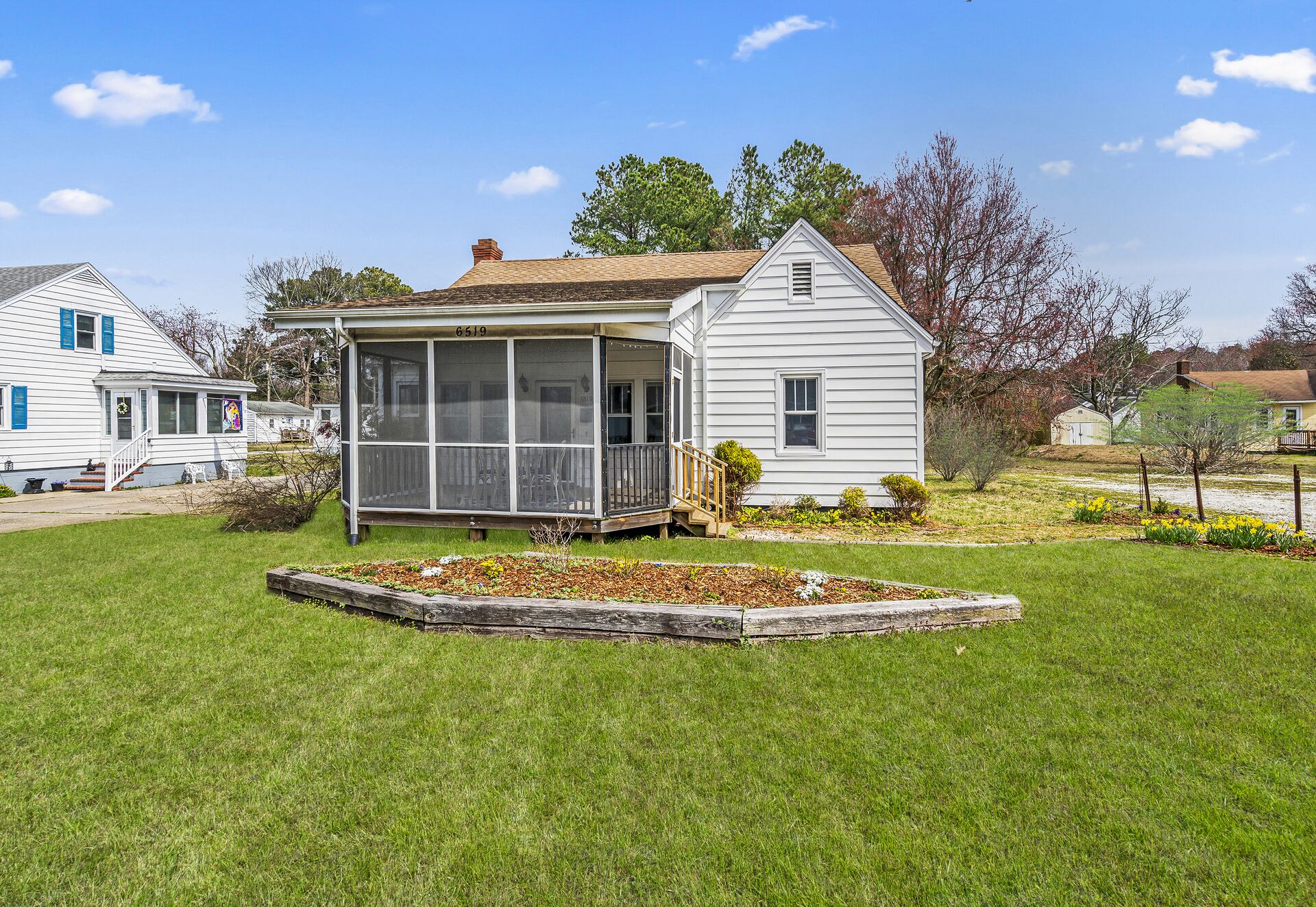 Starbright Cottage on Chincoteague Island is Pet-Friendly!