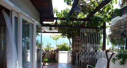 Alonaki Seafront Cottage