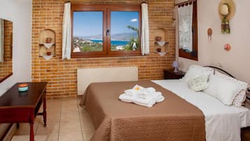 Villa | 2 bedrooms, desk